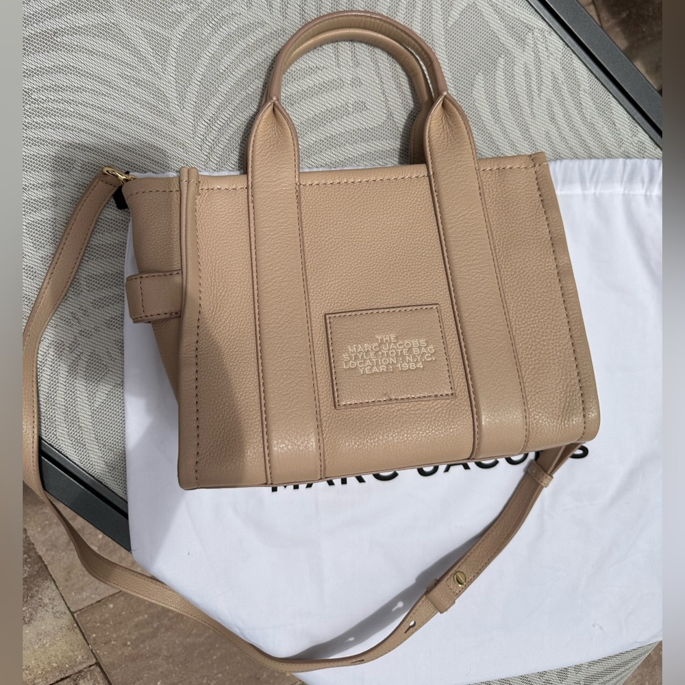Marc Jacobs The Leather Small Tote bag - Picture 14 of 16